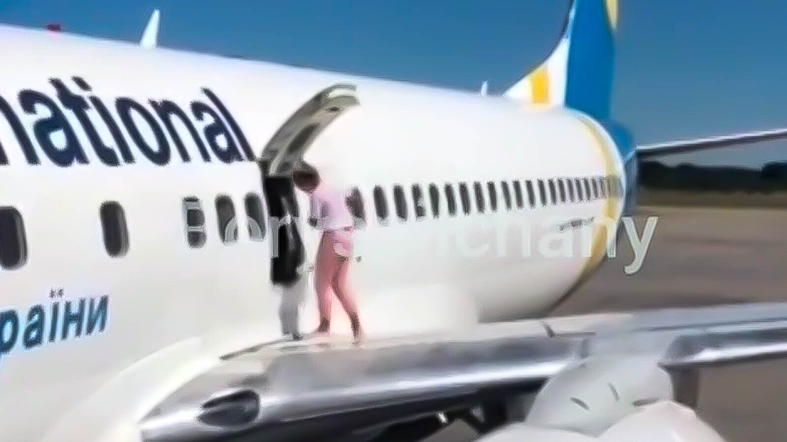 The shocking moment a passenger took a walk on an airplane wing